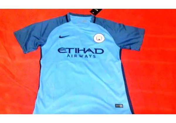 Camisa Manchester City versão 16/17 tamanho M