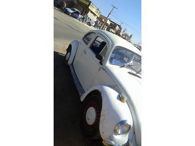 vendo um fusca todofilé.roda original.estofado bom dut em branco
