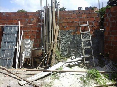 vendo três casas duas pronta dependendo de reformas e outra em construção