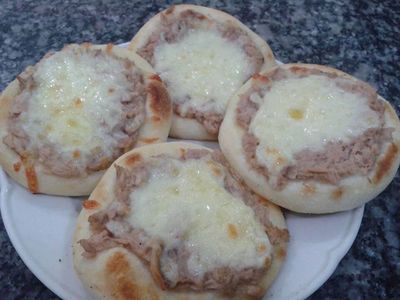 Tilapia em pedaço 38, 90 por 33, 90 esfiha aberta de atum com quijo 4, 40 por 3, 30 esfiha aberta d