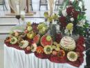 Mesa frutas., decoradas