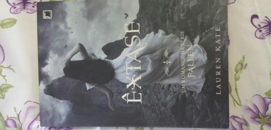 Livro Novinho de Êxtase de Lauren Kate