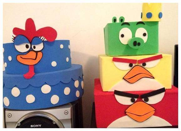 Bolo fake Galinha Pintadinha ou Angry Bird por 50 reais