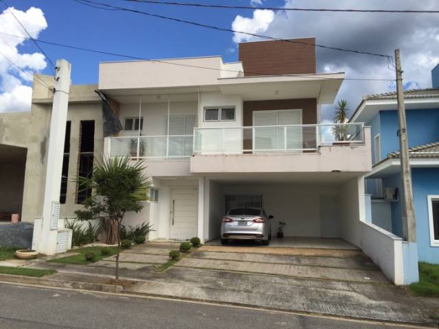 Código 1925 - Casa em Condomínio Vila Suiça
