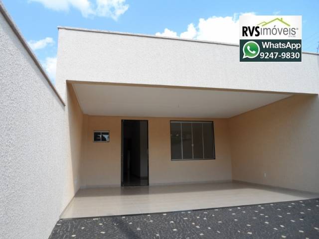 Casa a venda no Jardim América em Goiânia, com 3 suítes plenas e sala com pé direito duplo. Já