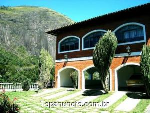 Petrópolis - BR-040 Fazenda Inglesa - Uma bela residência com 3 suítes e demais dependências + P