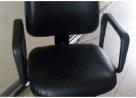 Cadeira presidente couro sintético com rodinhas - Escritório