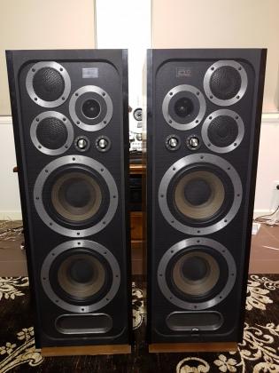 Par Caixas de som 1300w Wharfedale E90 Restauradas.