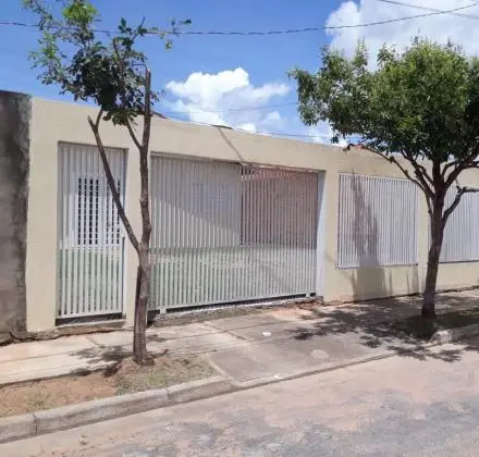VENDO!!! Uma casa no residencial Claudia Marchetti na Av. Das Torres no Jardim Imperial na cidade d