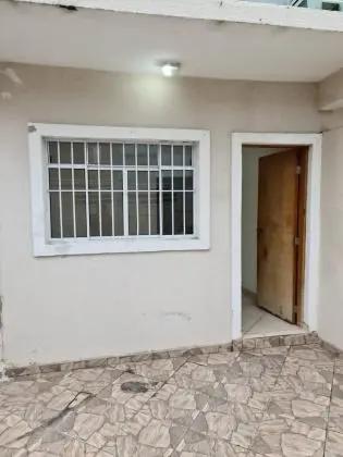 CASA SOBREPOSTA TÉRREA 02 DORMS SENDO 01 SUÍTE - JD. SANTA BÁRBARA - GUARULHOS/SP