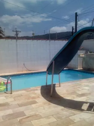 Casa 5 suítes com piscina apenas 250 mil