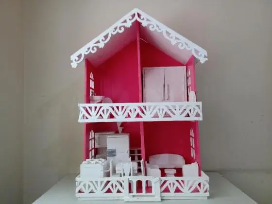 Casinha de bonecas em madeira com 2 andares (mobiliada)