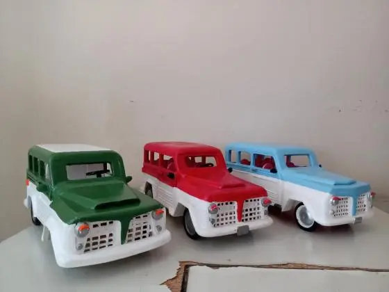 Réplicas da Rural Willys (em madeira)