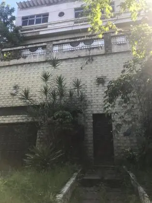 VENDO BELÍSSIMO CASARÃO TRIPLEX ESTRADA DOS BANDEIRANTES - VARGEM PEQUENA 300m2 OU PERMUTO POR CA