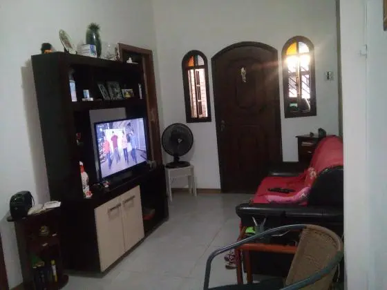 Vendo lindo sobrado com 2 casas reformadas no bairro do Paraíso - São Gonçalo, quintal e 1 vaga o