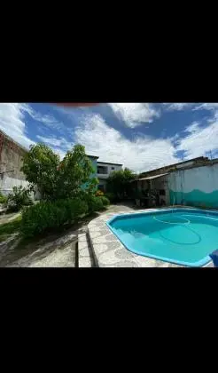 Casa Com primeiro andar e piscina
