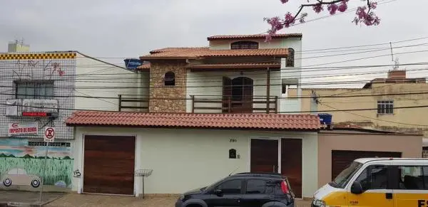 Casa em Quitaúna com 5 quartos e 8 banheiros
