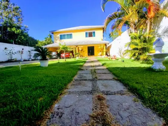 Lindíssima casa em Itaipuaçu - Maricá com 5 qts, sendo 4 suítes, 2 salas, hidromassagem e piscin