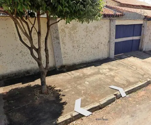 GRANDE OPORTUNIDADE CASA DE 200 m2 EM GOIÂNIA COM 3 QUARTOS 1 SUITE