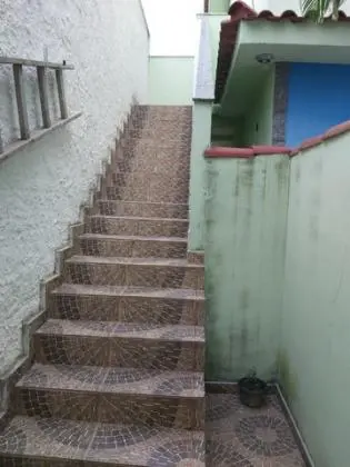 Alugo casa 2º pavimento