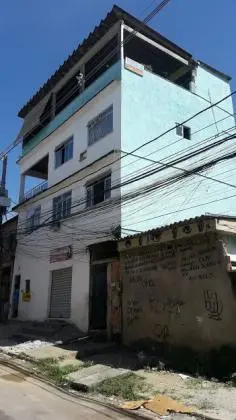 Prédio de 4 andares com 3 Kitnetes, 2 Apto de 2 Qts, 1 Loja