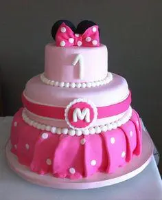 Bolo da Minnie em Pasta Americana de 3 Andares Rosa com Babado