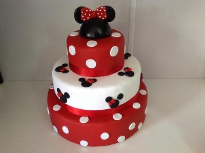 Bolo de 3 Andares em Pasta Americana da Minnie com Rostinhos