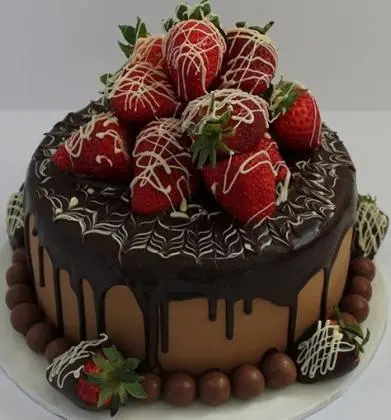 Bolo de Chocolate com Morango - Essence_Candy