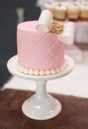 Bolo de Pasta Americana Rosa com Laço - Essence Candy