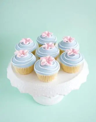 Cupcake de Baunilha com Decoração em Pasta Americana