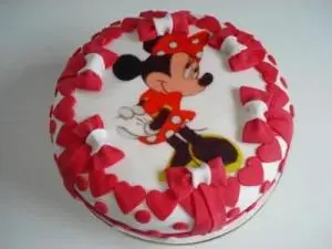 Bolo da Minnie com Papel Arroz e Pasta Americana