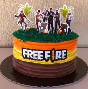Bolo Free Fire em Chantily - Essence_Candy