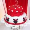 Bolo da Minnie de 2 Andares em Pasta Americana com Laço Vermelho e Rostinhos