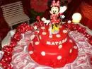 Bolo de 2 Andares da Minnie Vermelho com Bolinhas Brancas em Pasta Americana