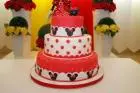 Bolo de 3 Andares da Minnie em Pasta Americana com Rostinhos e Bolinhas