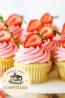 Cupcake com Cobertura de Chantilly Rosa com Morango - Essence Candy