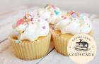 Cupcake de Chantilly com Confeito Colorido - Essence Candy