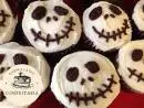 Cupcake de Chantilly com Decoração de Caveira - Essene Candy