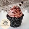 Cupcake de Chocolate com Cobertura de Chantilly com Chocolate Granulado e Tubettes - Essence Candy