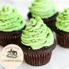 Cupcake de Chocolate com cobertura de Chantilly Verde com Confeito - Essence Candy