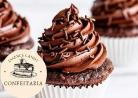 Cupcake de Chocolate com Cobertura de Chocolate e Granulado - Essence Candy