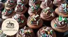 Cupcake de Chocolate com cobertura de Chocolate e Granulado Coloridos - Essence Candy