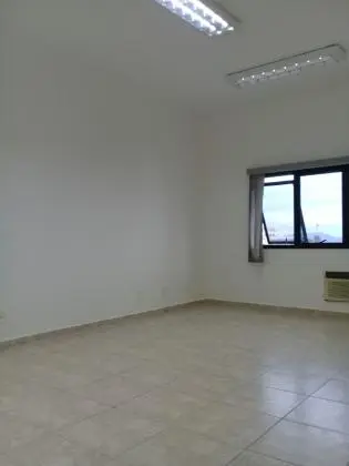 Alugo sala comercial perto do VLT e Fórum de Santos