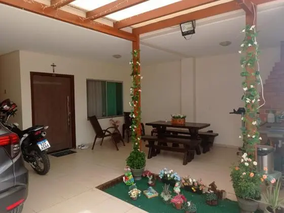 Casa a venda em condomínio fechado
