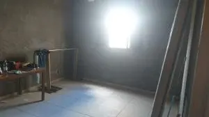 Vendo Um Terreno com Uma Casa Semi acabada  68m2+106, 88M2 livre para construir sendo uma área Tota