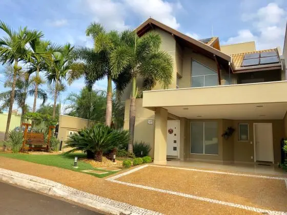 Vendo linda casa no condomínio Giardino