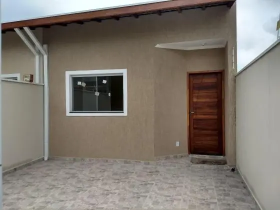 Casa nova pronta para morar com amplo salão para seu negócio