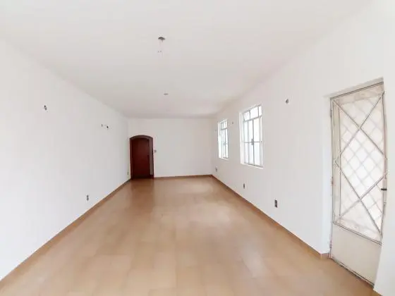 INCRÍVEL! Sobrado ÚNICO de 247m2 no CENTRO de MOGI por esse preço? É sério?