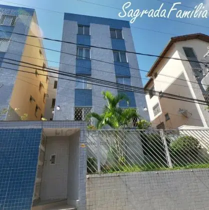 Localizado no bairro Sagrada Família, o apartamento favorece com localização privilegiada e perto