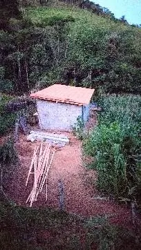 Terreno com casinha